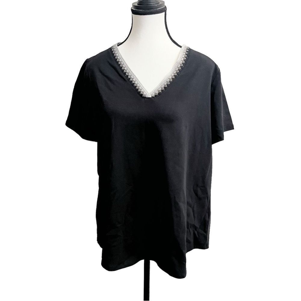 NWT DG2 Short Sleeve V Neck T-shirt With Crocheted Neckline Size Large